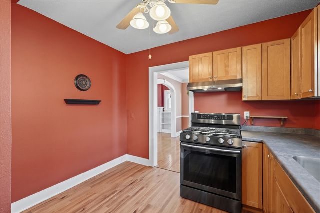 330 Crescent St SE, Cedar Rapids, IA 52403