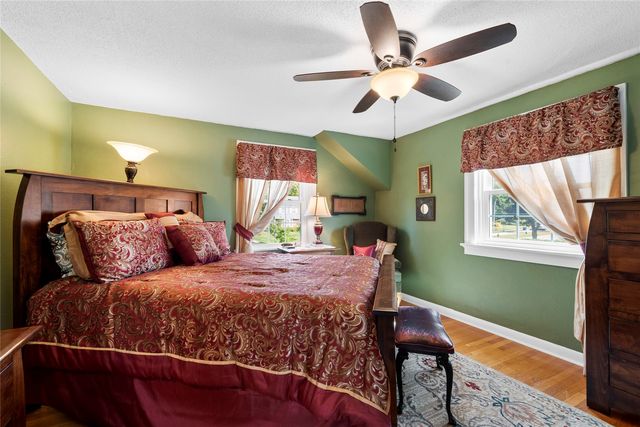 330 Crescent St SE, Cedar Rapids, IA 52403