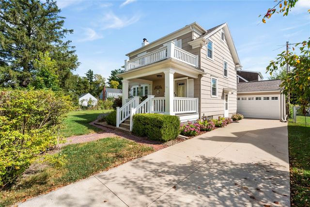 330 Crescent St SE, Cedar Rapids, IA 52403