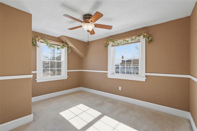 330 Crescent St SE, Cedar Rapids, IA 52403