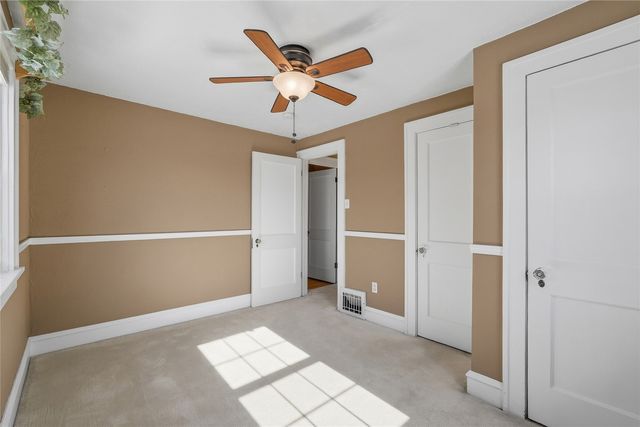 330 Crescent St SE, Cedar Rapids, IA 52403