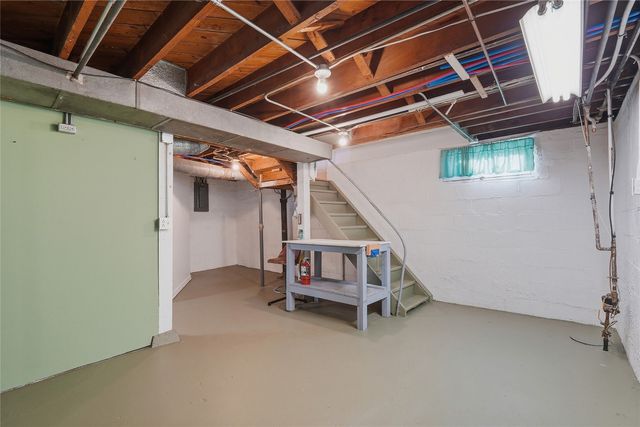 330 Crescent St SE, Cedar Rapids, IA 52403