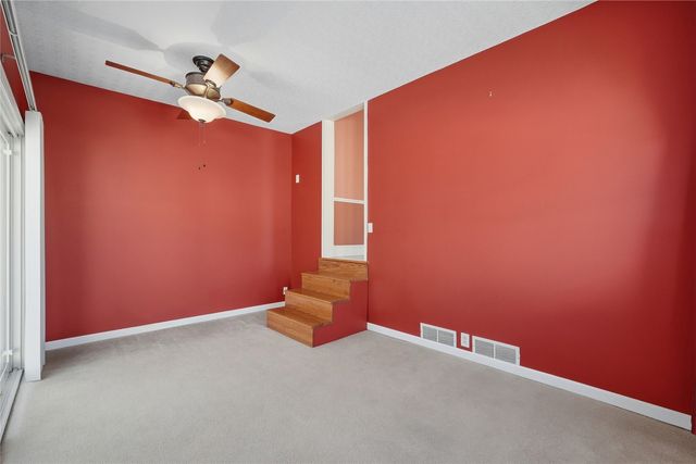 330 Crescent St SE, Cedar Rapids, IA 52403