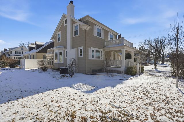 330 Crescent St SE, Cedar Rapids, IA 52403