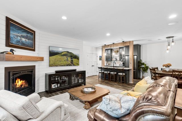 270 Peavey Road, Wayzata, MN 55391