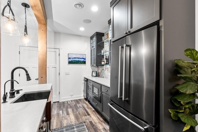 270 Peavey Road, Wayzata, MN 55391