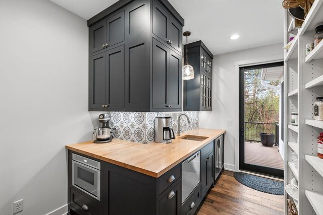 270 Peavey Road, Wayzata, MN 55391