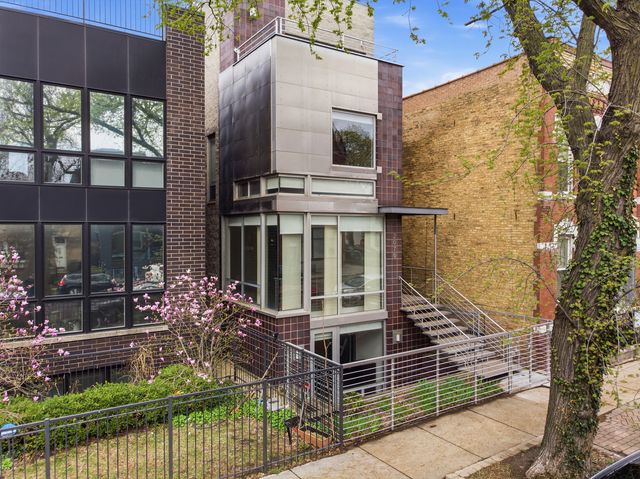 2070 N Oakley Avenue, Chicago, IL 60647