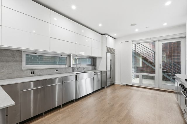 2070 N Oakley Avenue, Chicago, IL 60647