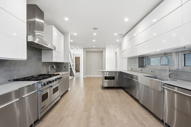 2070 N Oakley Avenue, Chicago, IL 60647