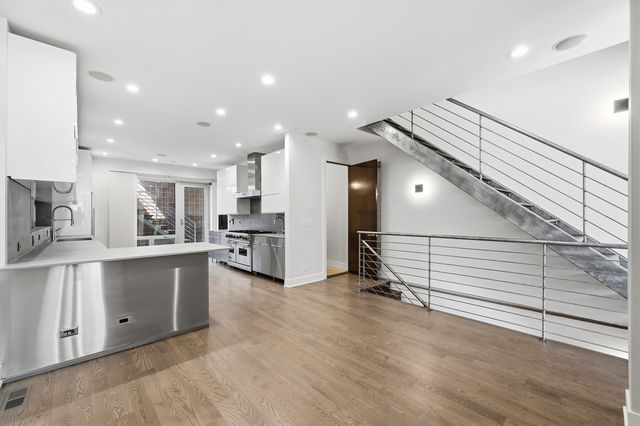 2070 N Oakley Avenue, Chicago, IL 60647