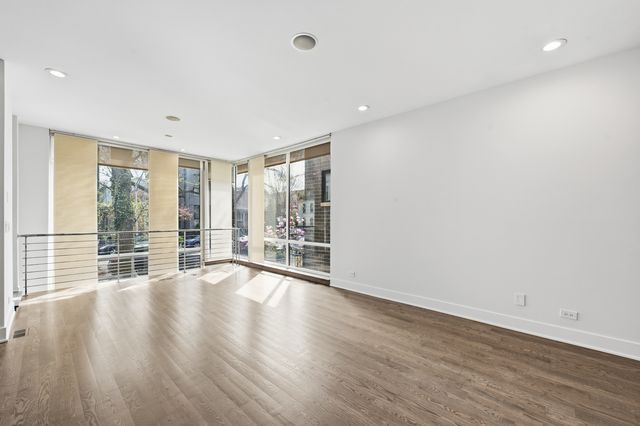 2070 N Oakley Avenue, Chicago, IL 60647