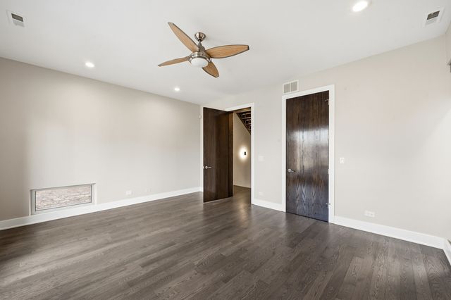 2070 N Oakley Avenue, Chicago, IL 60647