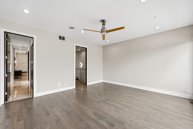 2070 N Oakley Avenue, Chicago, IL 60647