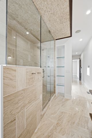 2070 N Oakley Avenue, Chicago, IL 60647