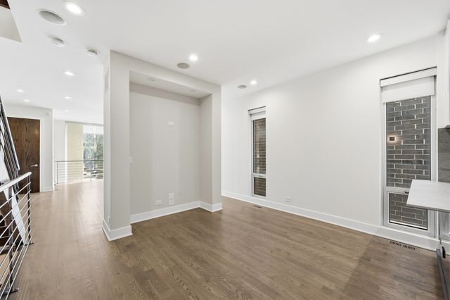 2070 N Oakley Avenue, Chicago, IL 60647