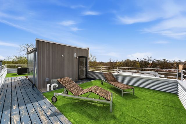 2070 N Oakley Avenue, Chicago, IL 60647