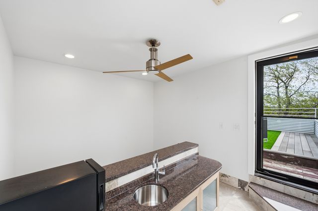 2070 N Oakley Avenue, Chicago, IL 60647