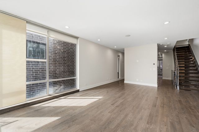 2070 N Oakley Avenue, Chicago, IL 60647