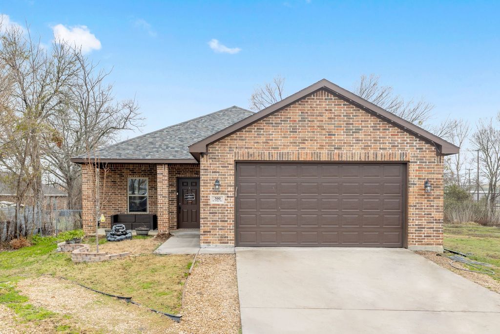 300 Pine Street, Forney, TX 75126
