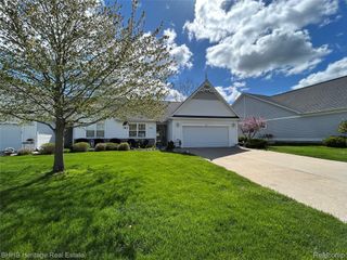326 Victoria Park Drive 38, Howell, MI 48843