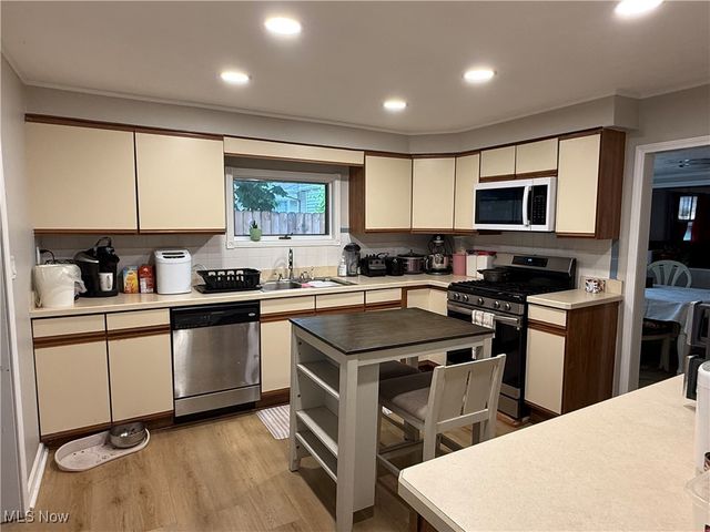 5435 Whitehaven Avenue, North Olmsted, OH 44070