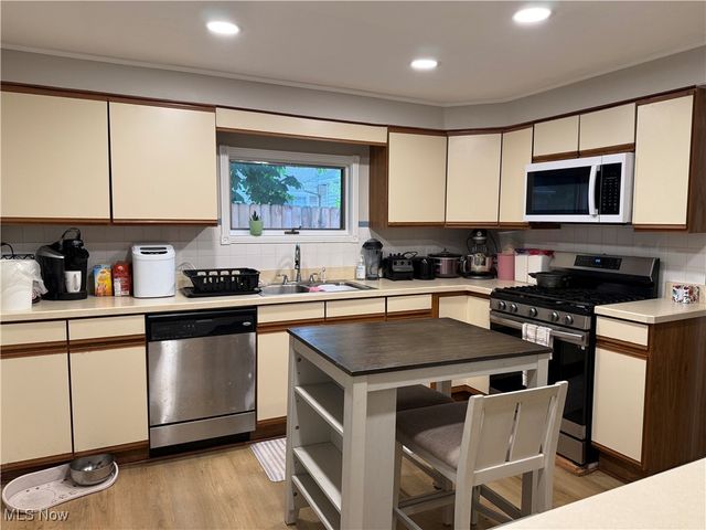 5435 Whitehaven Avenue, North Olmsted, OH 44070