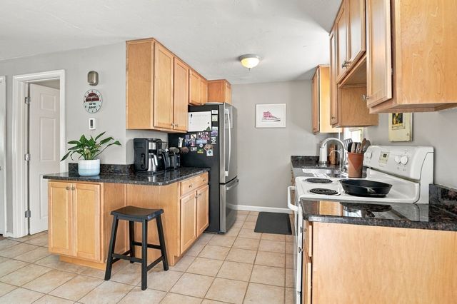 1 Tiffany Circle 1, Millbury, MA 01527