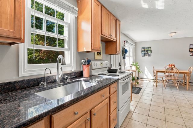 1 Tiffany Circle 1, Millbury, MA 01527