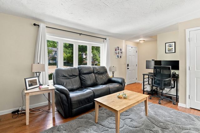 1 Tiffany Circle 1, Millbury, MA 01527