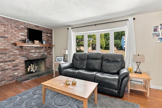 1 Tiffany Circle 1, Millbury, MA 01527