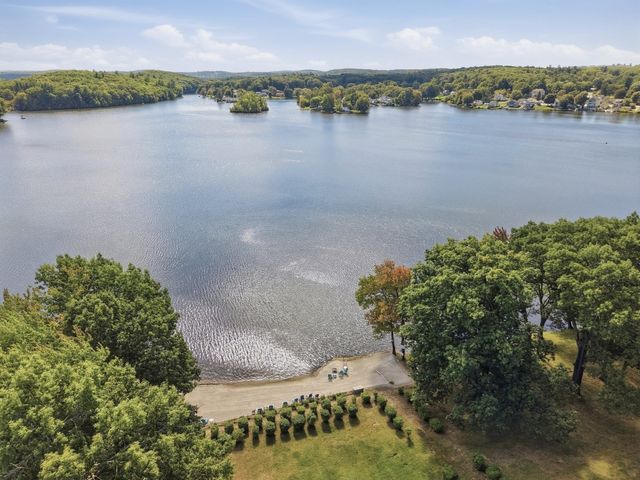 1 Tiffany Circle 1, Millbury, MA 01527