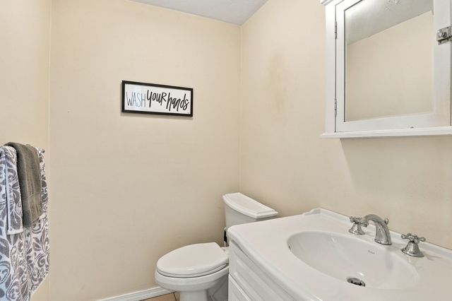 1 Tiffany Circle 1, Millbury, MA 01527