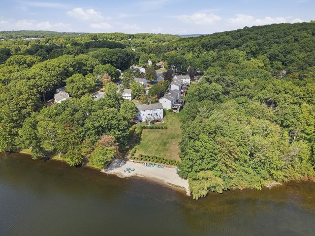1 Tiffany Circle 1, Millbury, MA 01527