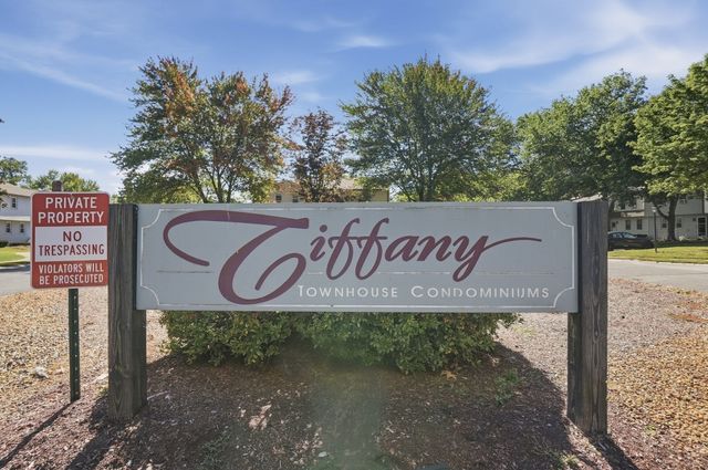 1 Tiffany Circle 1, Millbury, MA 01527