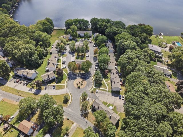 1 Tiffany Circle 1, Millbury, MA 01527