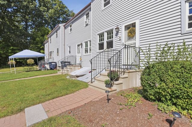 1 Tiffany Circle 1, Millbury, MA 01527