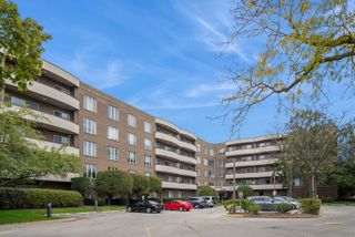 7201 N Lincoln Avenue 301, Lincolnwood, IL 60712