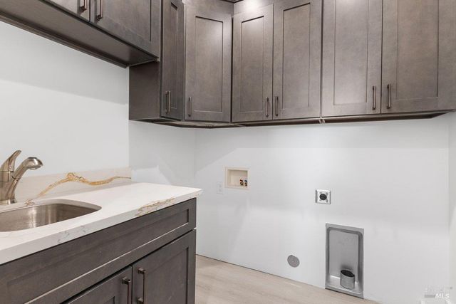 3727 Paxton Pl, Santa Rosa, CA 95404