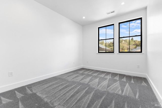 3727 Paxton Pl, Santa Rosa, CA 95404