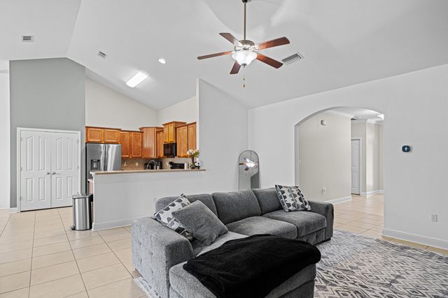 134 Crab Apple Avenue, Crestview, FL 32536