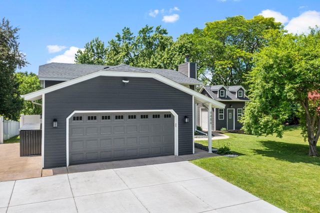 9486 Van Buren Street NE, Blaine, MN 55434