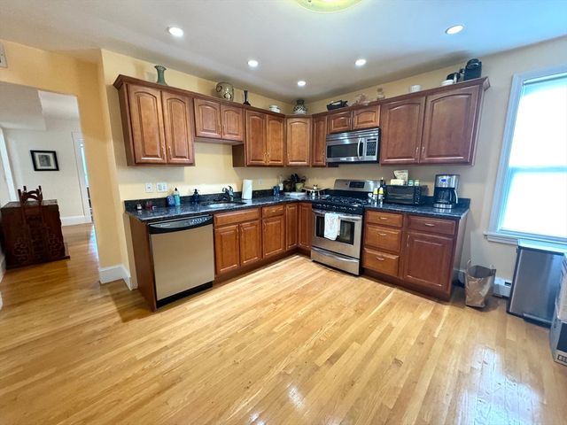 24 Madison Ave 3, Cambridge, MA 02140