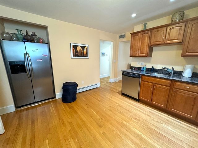 24 Madison Ave 3, Cambridge, MA 02140