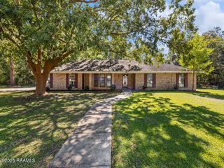 617 Sidney Drive, Breaux Bridge, LA 70517