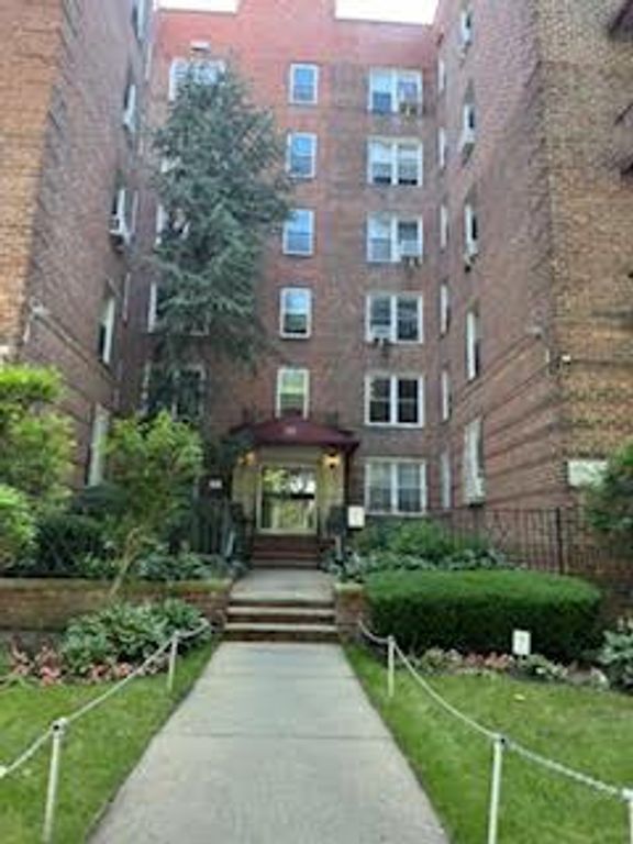 221 McDonald Ave Avenue 1G, Brooklyn, NY 11218