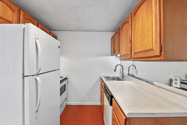 14 Leonard Rd 14, Boxborough, MA 01719