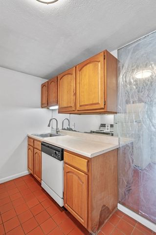 14 Leonard Rd 14, Boxborough, MA 01719