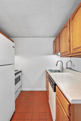 14 Leonard Rd 14, Boxborough, MA 01719