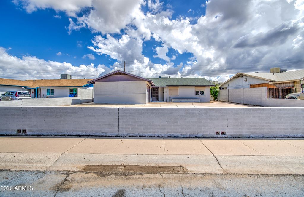 2077 W HIDALGO Avenue, Phoenix, AZ 85041 — photo 2